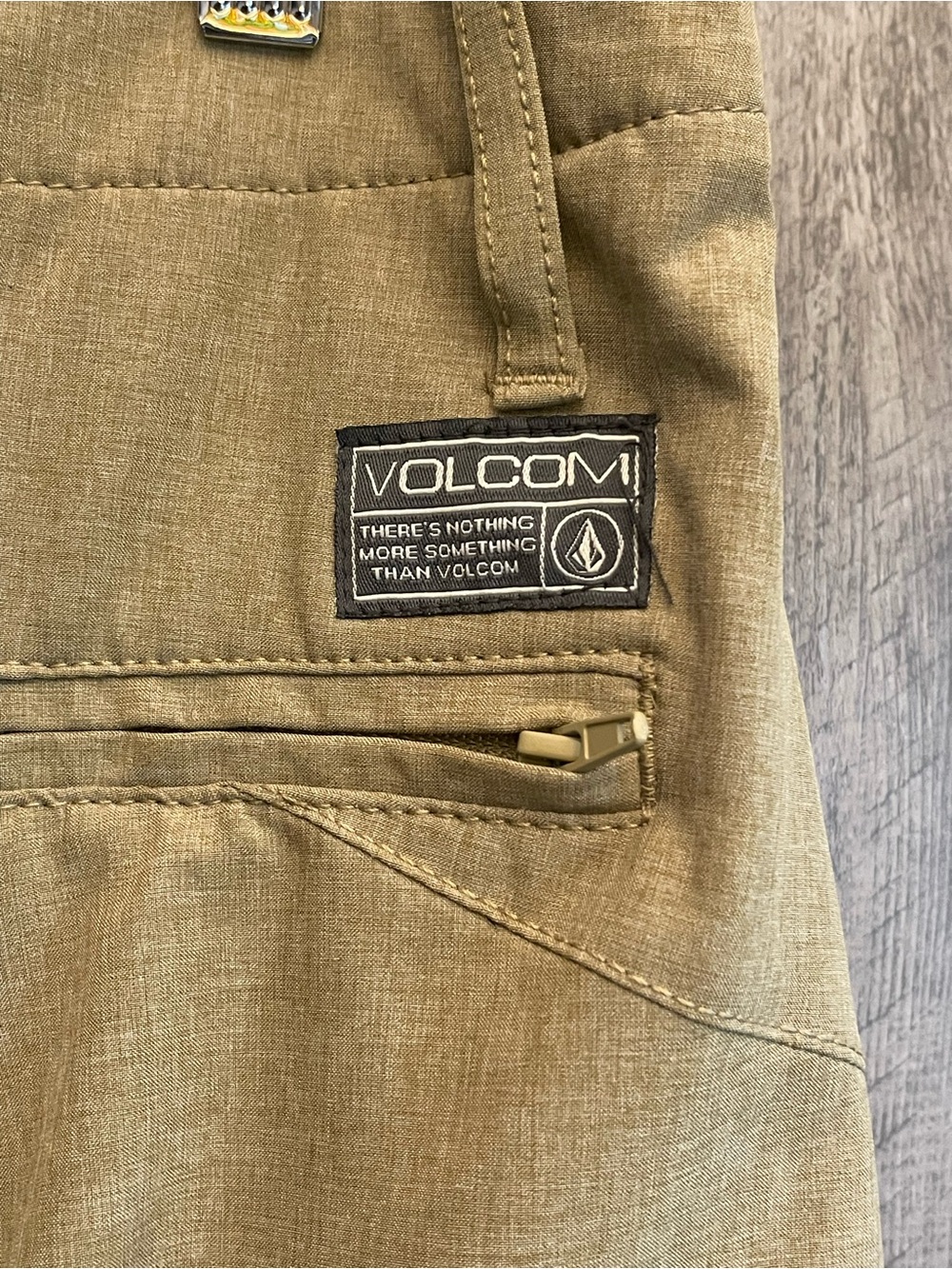 Volcom Mens Shorts 32x10" Surf & Turf Flat Front 4 Way Stretch Swimming Hiking - Picture 3 of 9